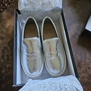 INC - International Concepts Skylar Silver Metallic Shoes  Girls sz 3
